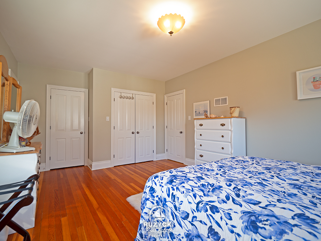 101-tennessee-ave-port-colborne_12 bedroom of 101 tennessee ave port colborne