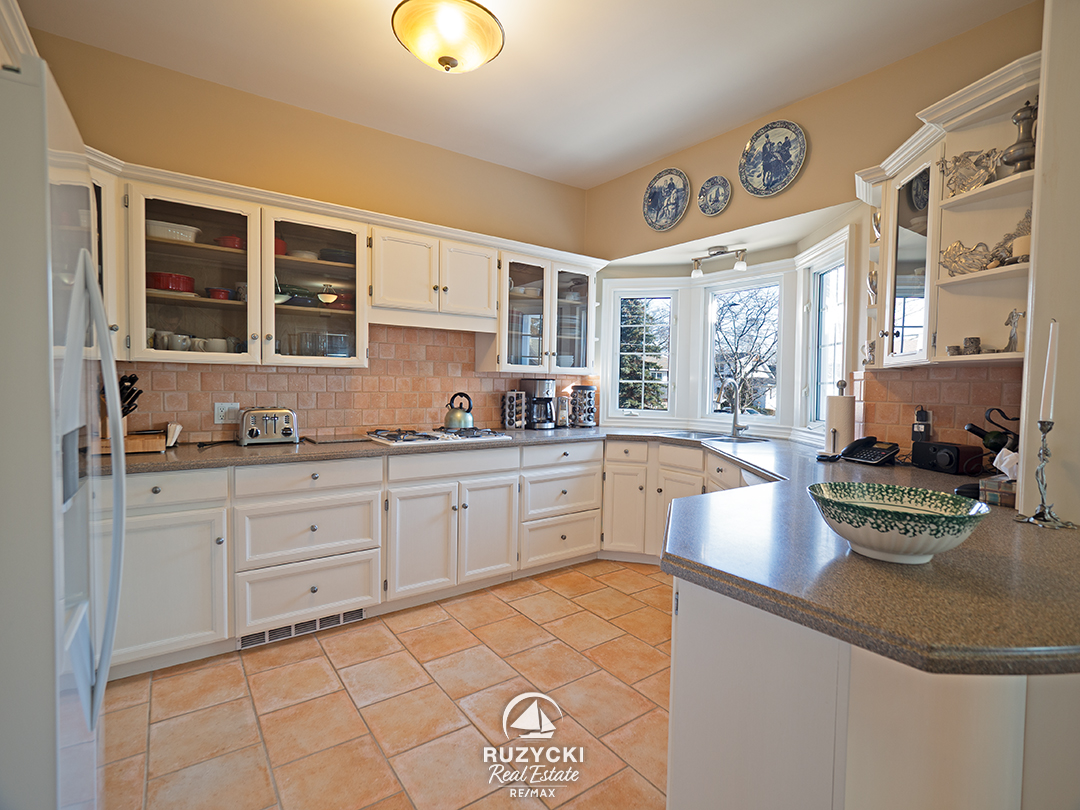 kitchen of 101 tennessee ave port colborne