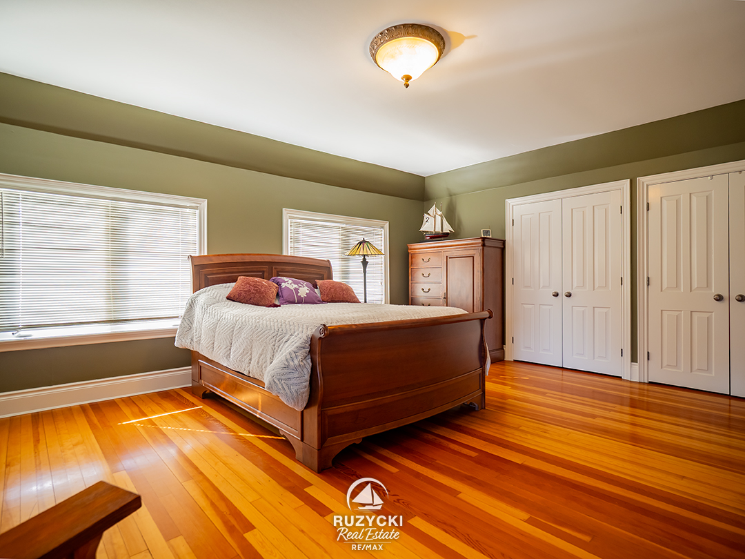 primary bedroom of 101 tennessee ave port colborne