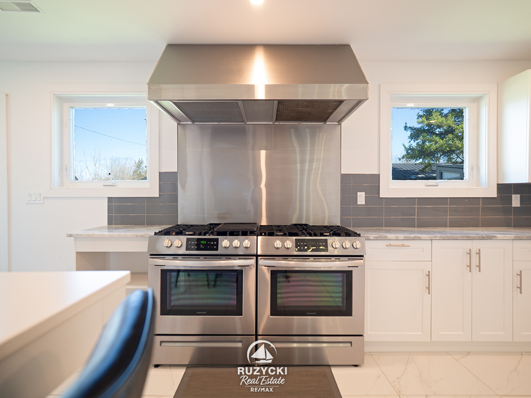 1561-north-shore-dr-lowbanks_04 eat-in kitchen of 1561 north shore dr lowbanks