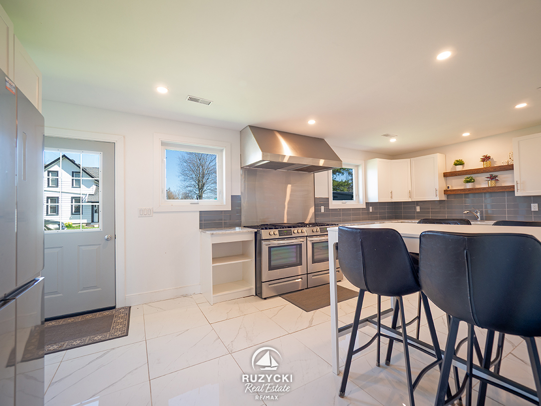 1561-north-shore-dr-lowbanks_05 eat-in kitchen of 1561 north shore dr lowbanks
