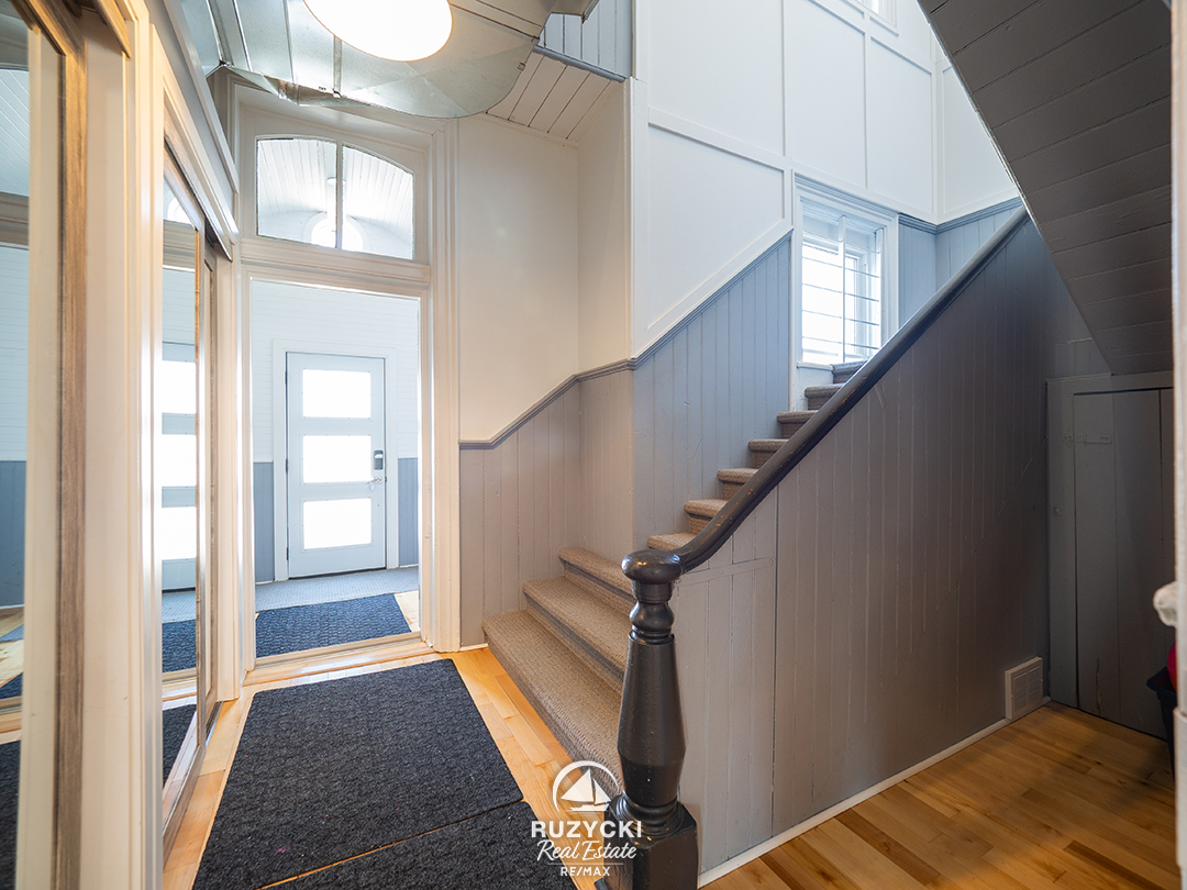 1561-north-shore-dr-lowbanks_13 stairwell in foyer of 1561 north shore dr lowbanks