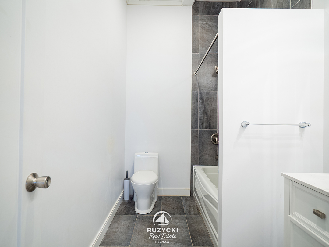1561-north-shore-dr-lowbanks_20 4 piece bathroom of 1561 north shore dr lowbanks