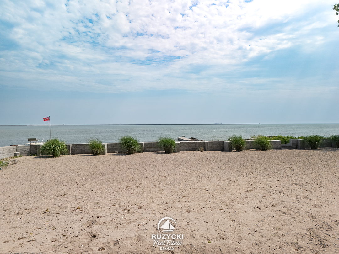 beach and lakefront of 101 tennessee ave port colborne