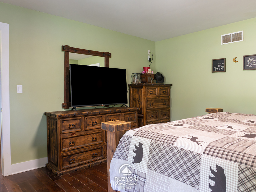 3481-troup-rd-port-colborne_114 bedroom of 3481 troup rd port colborne