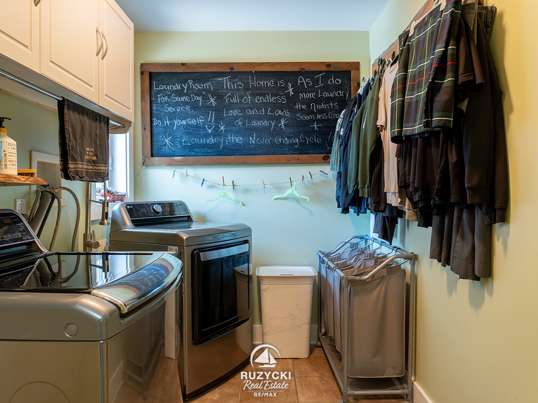 3481-troup-rd-port-colborne_124 laundry room of 3481 troup rd port colborne