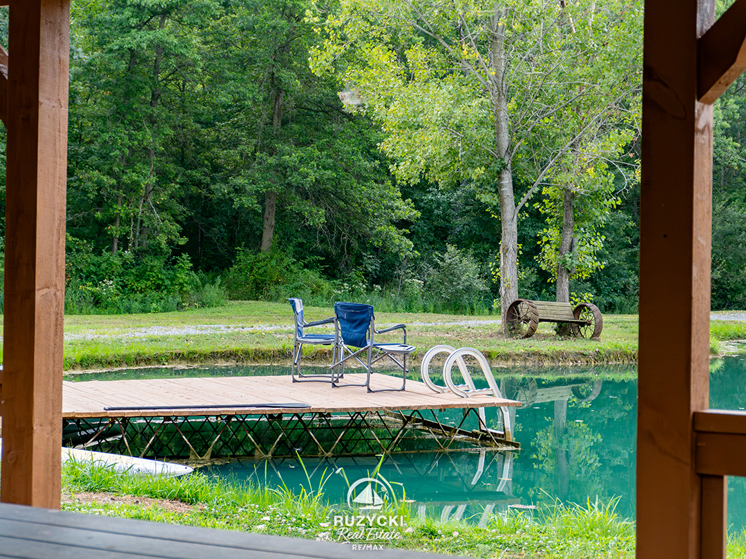 3481-troup-rd-port-colborne_85 pond deck of 3481 troup rd port colborne
