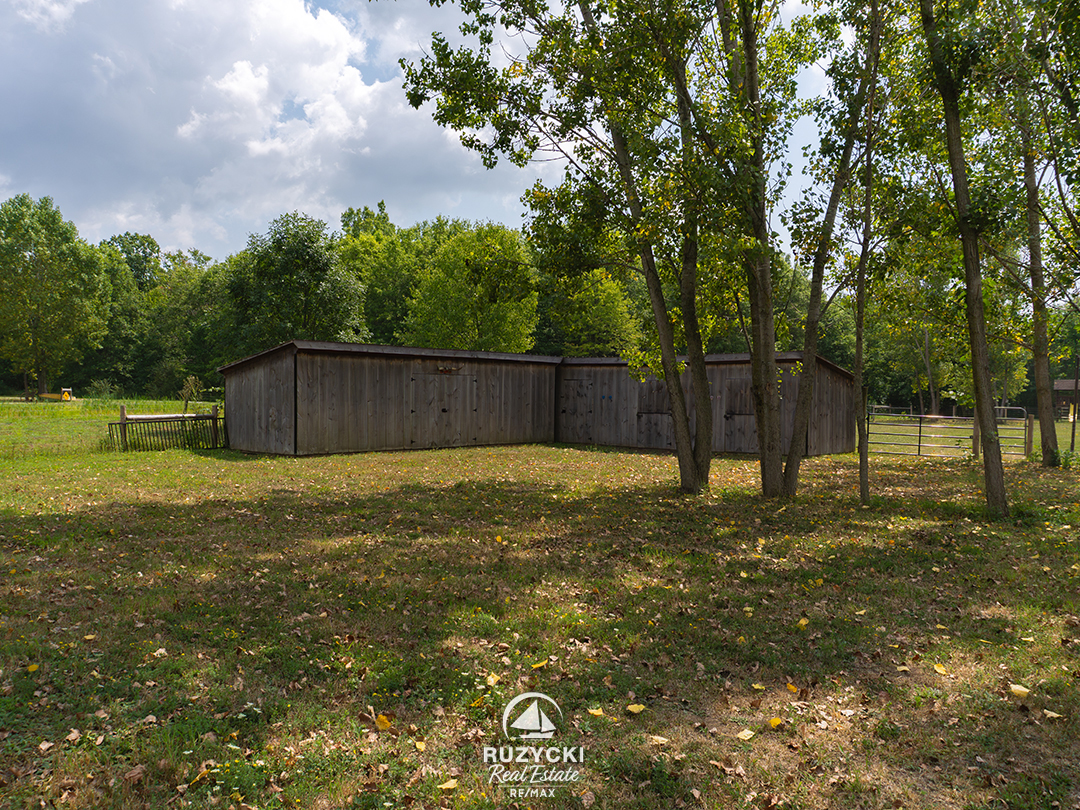 3481-troup-rd-port-colborne_88 horse stable of 3481 troup rd port colborne