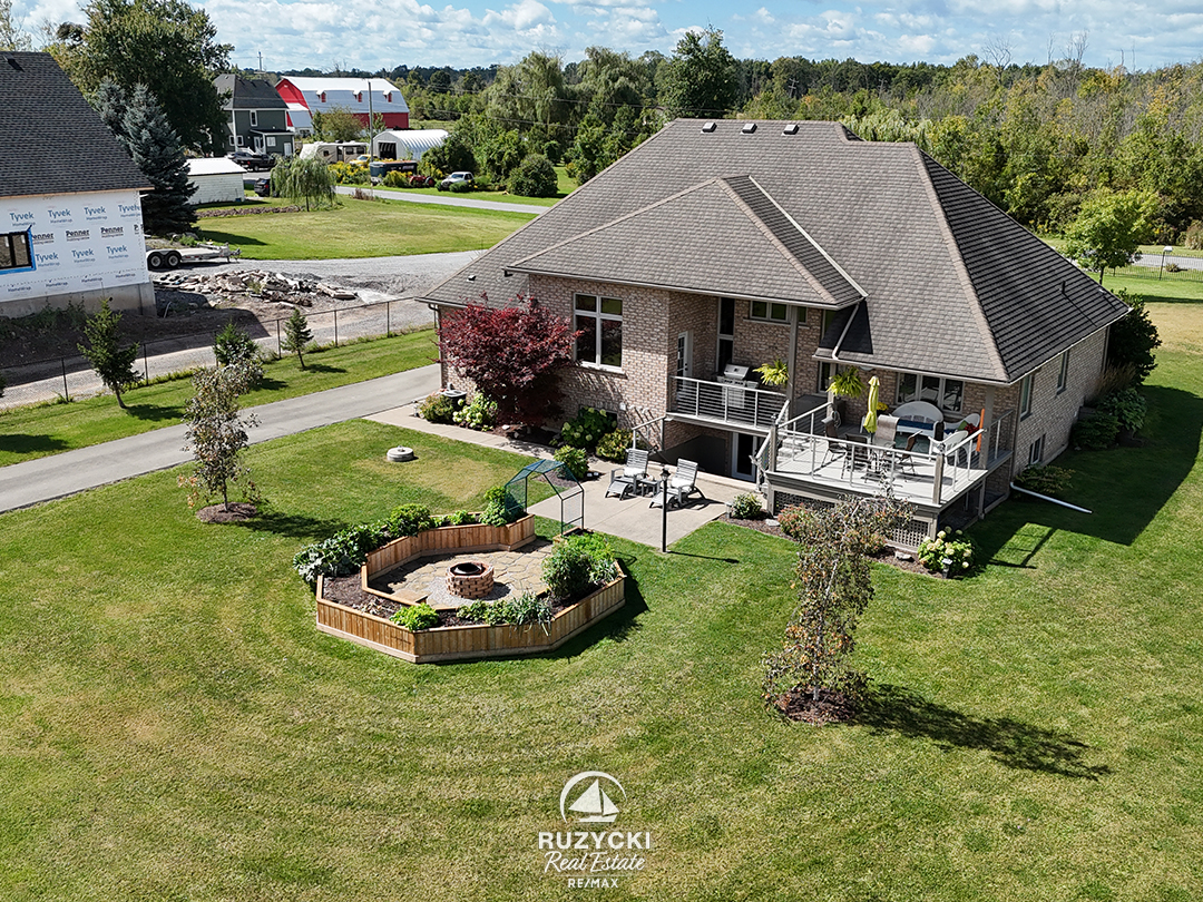 default rear exterior and backyard of 20219 youngs rd s wainfleet