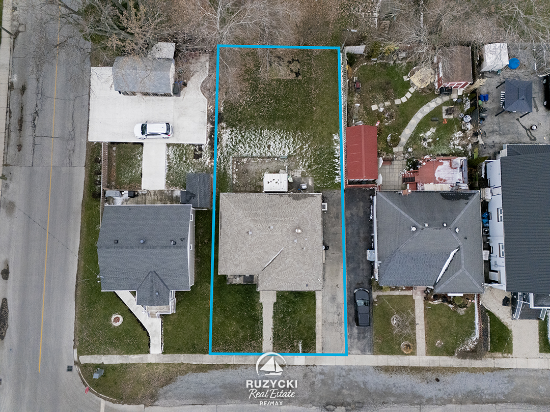 205-borden-ave-port-colborne_02 overhead view of 205 borden ave port colborne with approximate lot outlines
