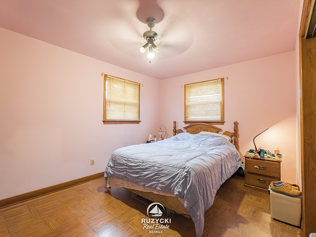 205-borden-ave-port-colborne_17 primary bedroom of 205 borden ave port colborne