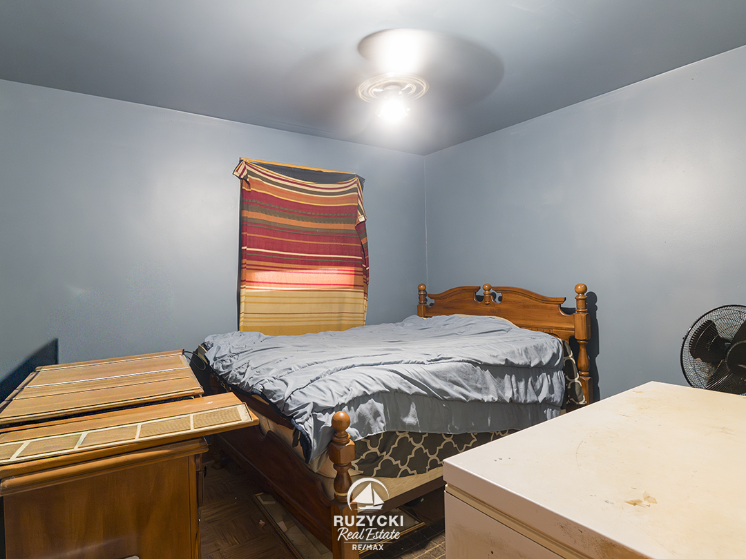 205-borden-ave-port-colborne_19 bedroom of 205 borden ave port colborne