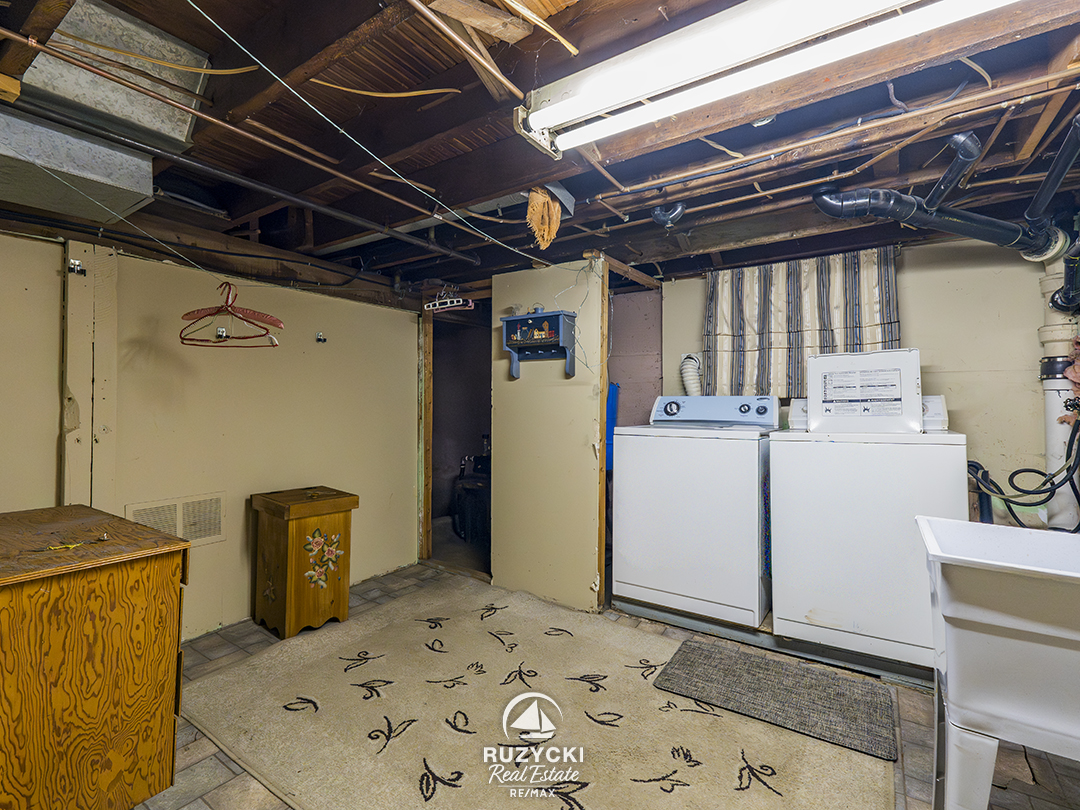 31959-feeder-rd-w-wainfleet_20 basement laundry room of 31959 feeder rd w wainfleet