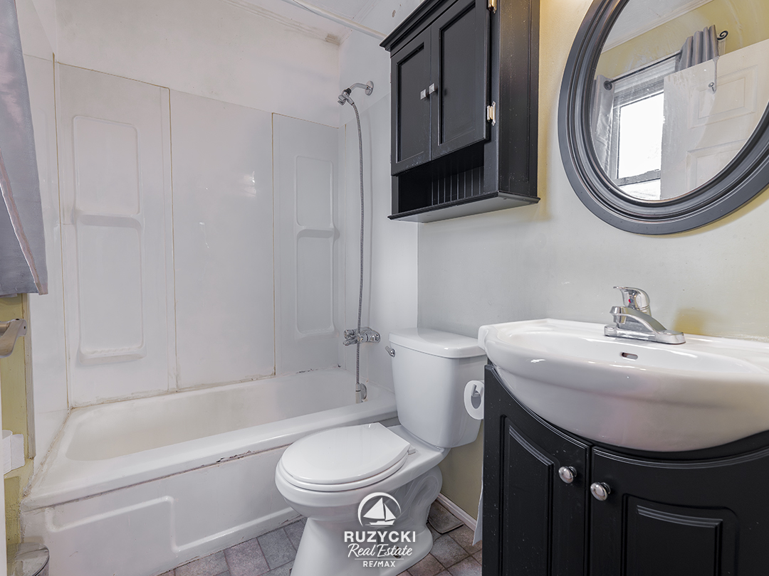 31959-feeder-rd-w-wainfleet_23 four piece bathroom of 31959 feeder rd w wainfleet