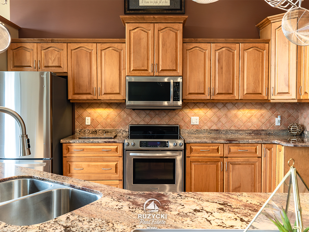 20129-youngs-rd-s-wainfleet_12 kitchen of 20219 youngs rd s wainfleet