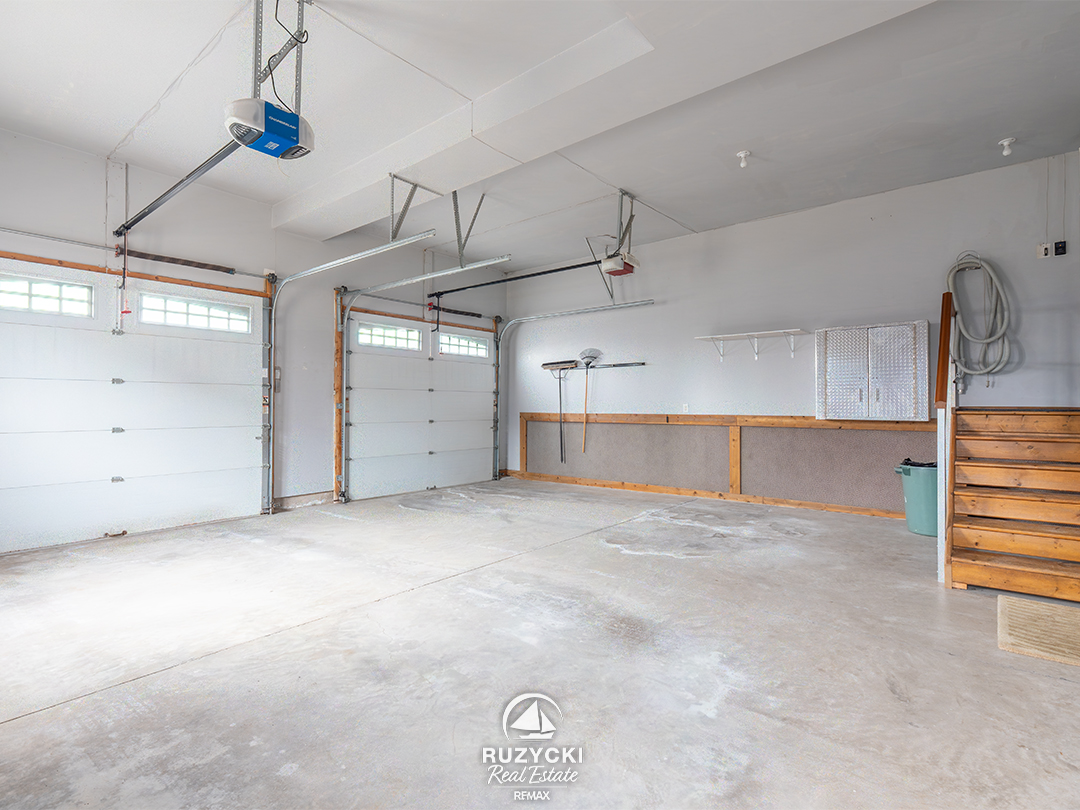 20129-youngs-rd-s-wainfleet_32 double garage of 20219 youngs rd s wainfleet