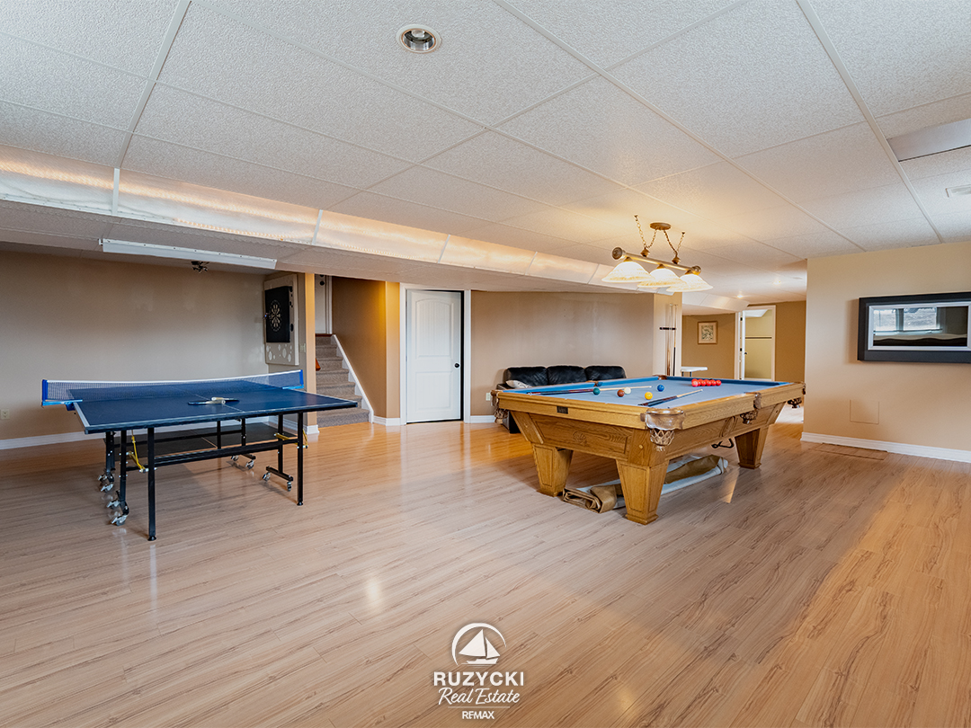 20129-youngs-rd-s-wainfleet_40 basement rec room of 20219 youngs rd s wainfleet