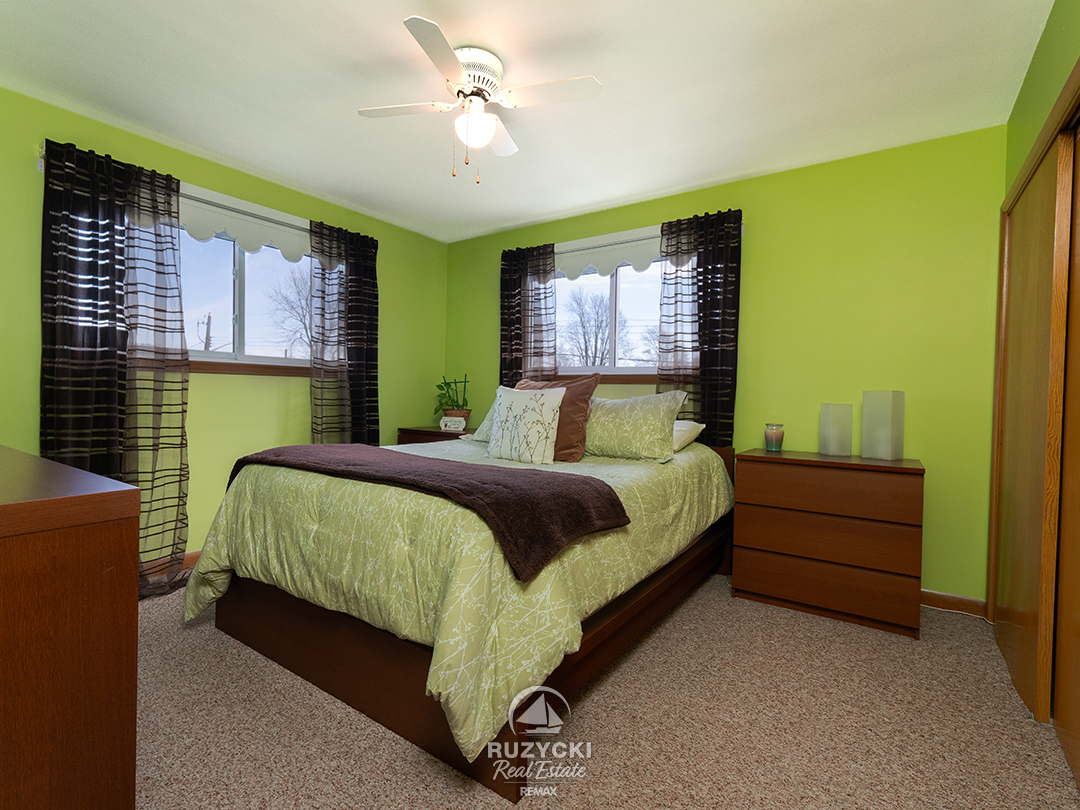 82-scholfield-ave-port-colborne_02 Cozy bedroom decorated in green on 2nd level of 82 Scholfield Avenue Port Colborne
