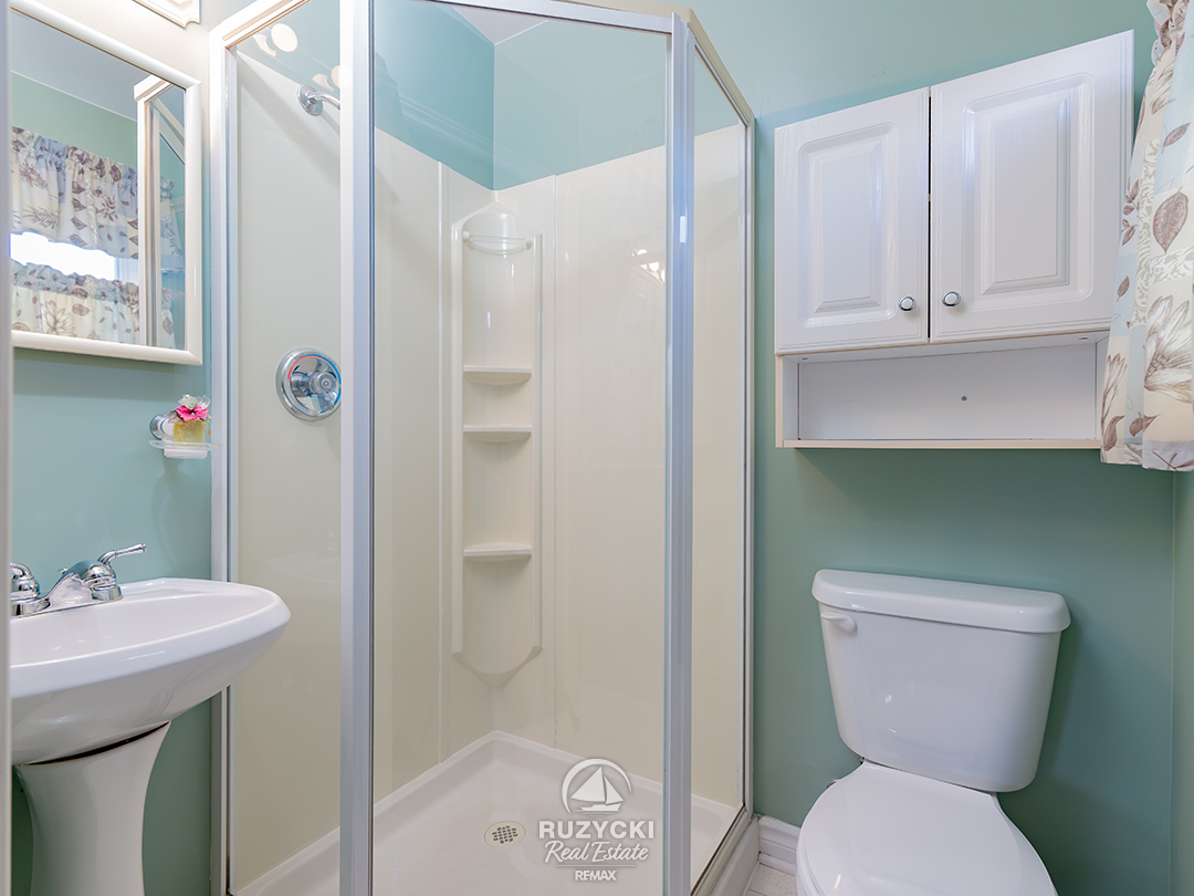 82-scholfield-ave-port-colborne_05 Three piece bathroom with walk-in shower in the second level of 82 Scholfield avenue