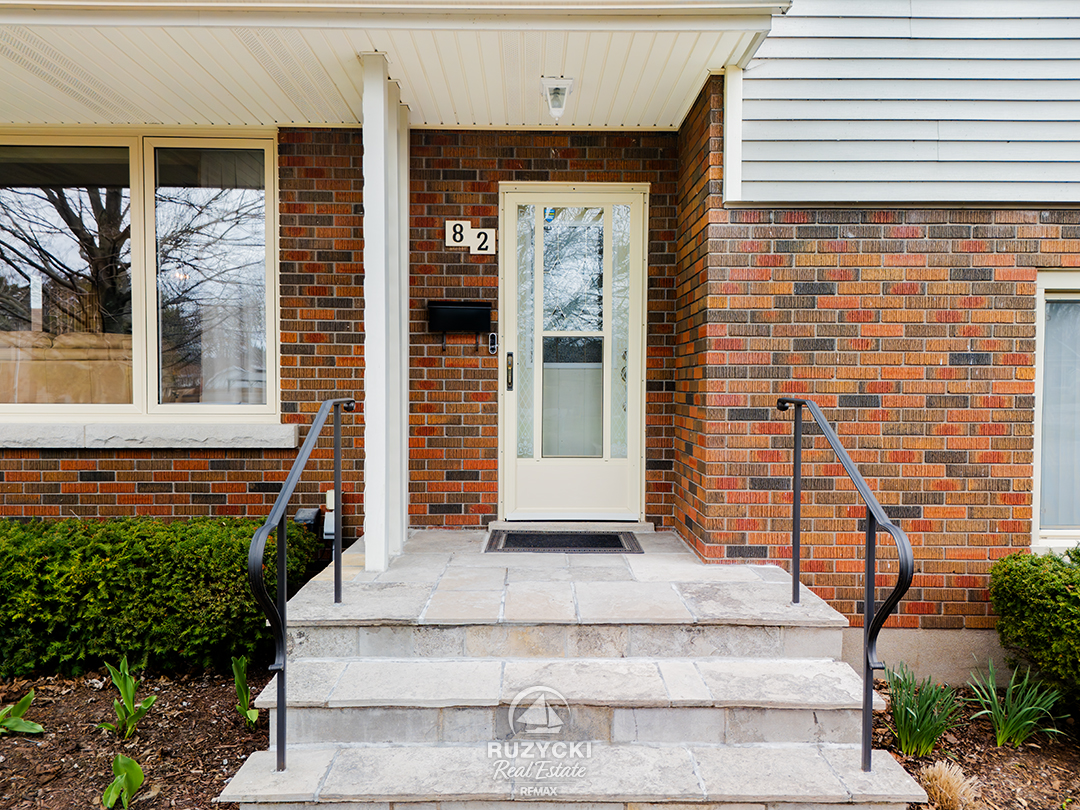 82-scholfield-ave-port-colborne-front-steps front steps at 82 Scholfield Ave