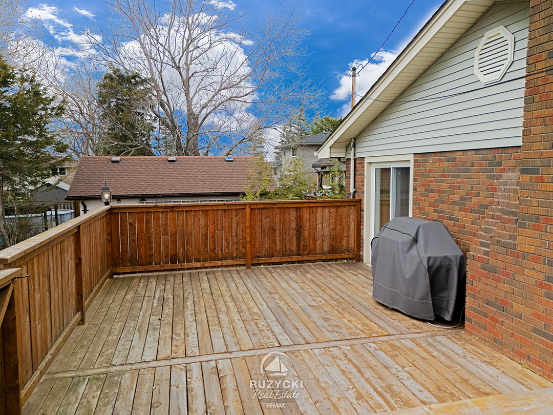 82-scholfield-ave-port-colborne-deck-and-patio-doors Side deck with BBQ and patio doors to the interior of 82 Scholfield Ave Port Colborne