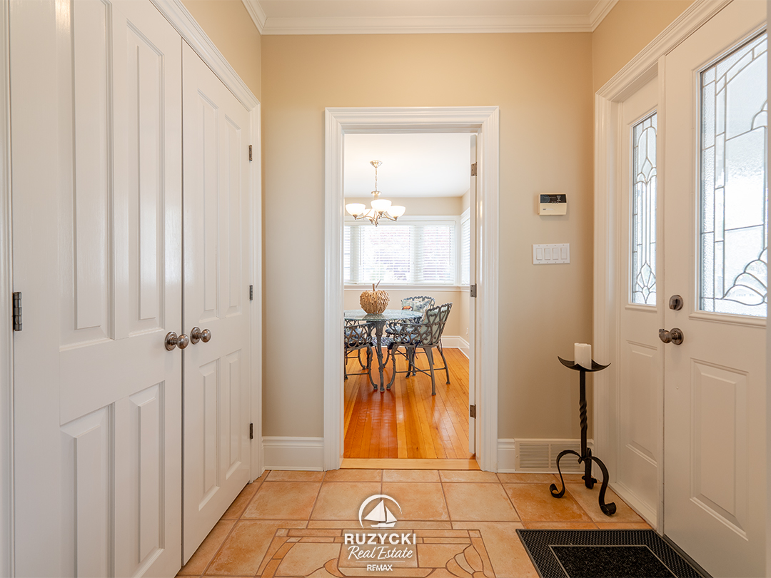 101-tennessee-ave-port-colborne_10 Character hallway with gleaming wood flooring.