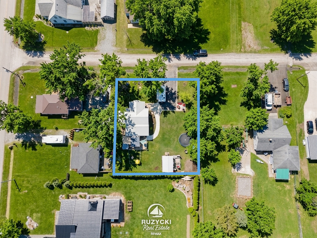3412-locust-st-port-colborne_42 overhead aerial view of 3412 locust st port colborne with approximate lot outline