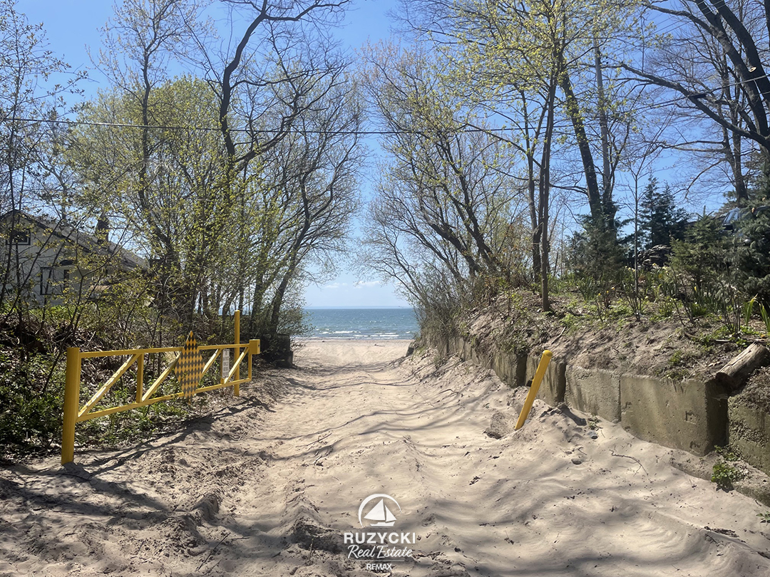 3412-locust-st-port-colborne_50 beach access down the road from 3412 locust st port colborne
