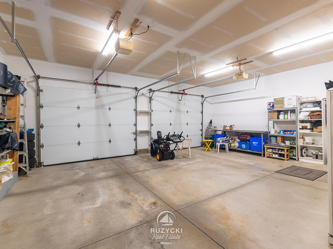 11004-lakeshore-rd-wainfleet_19 garage of 11004 lakeshore rd wainfleet