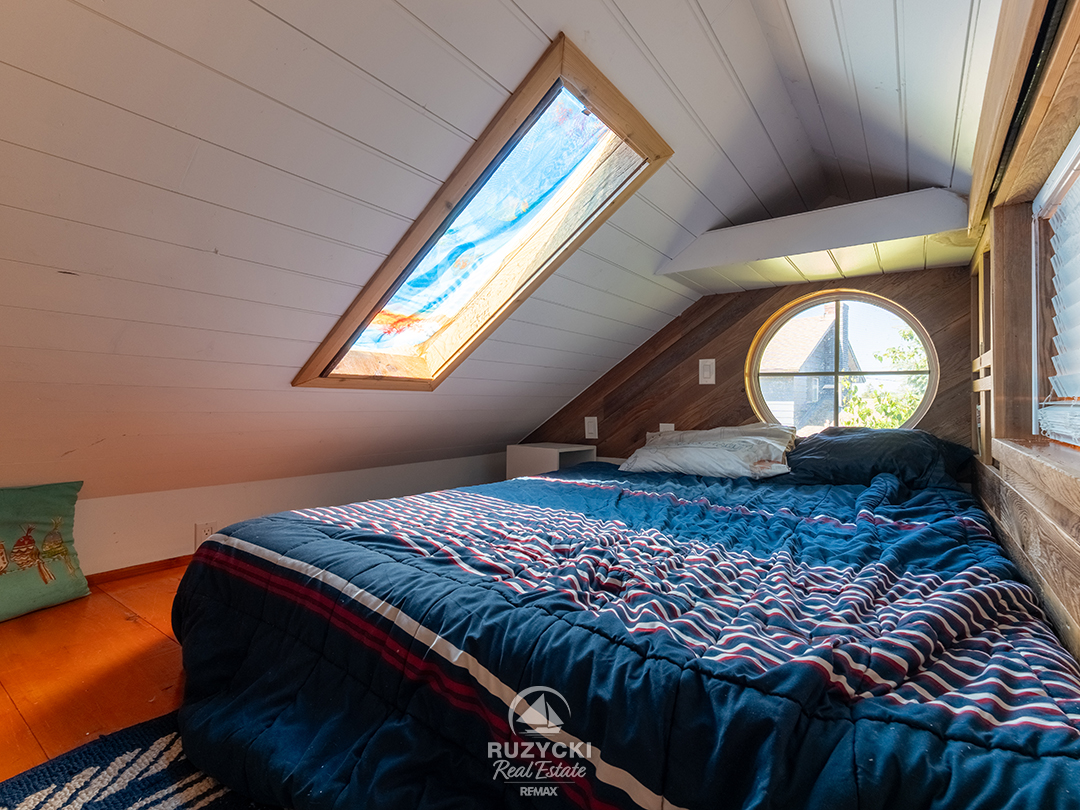 11679-belleview-beach-rd-wainfleet_06 loft bed of backyard cookhouse of 11679 belleview beach rd wainfleet