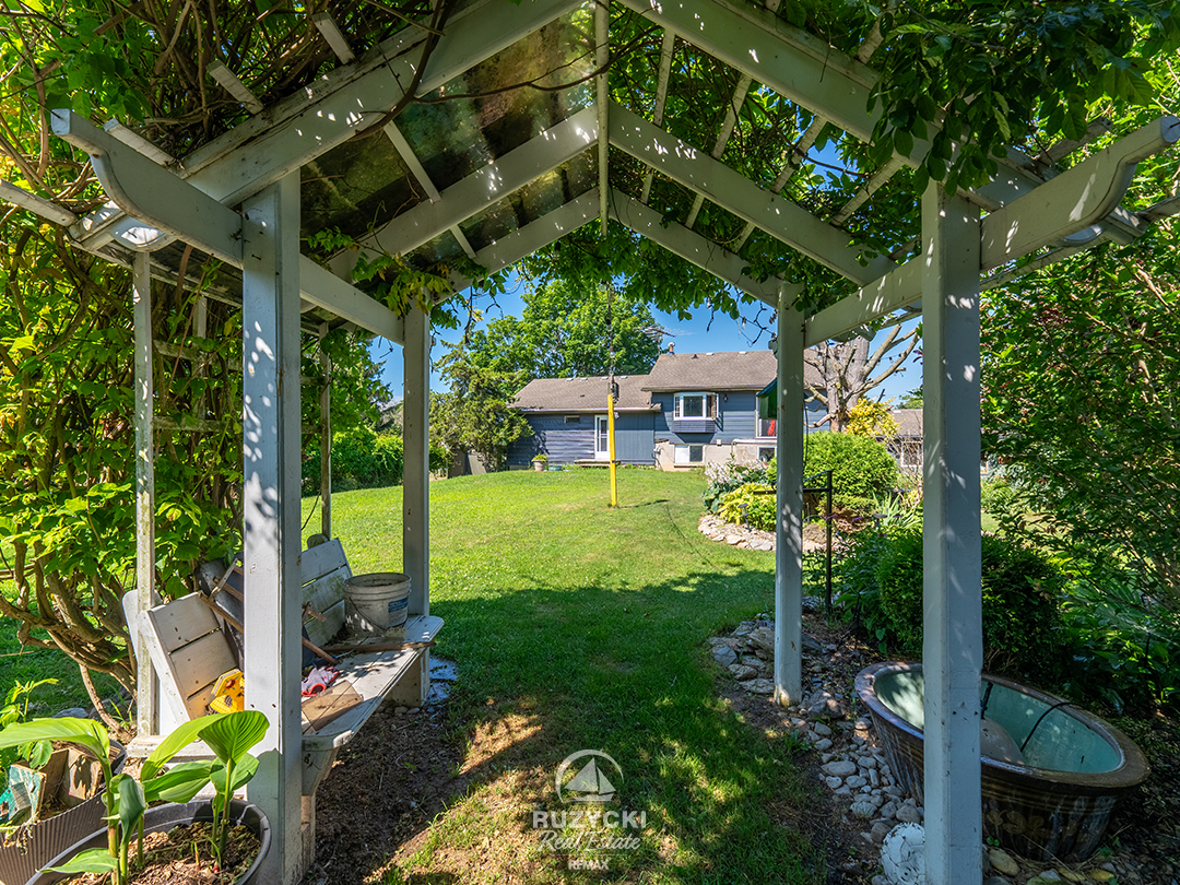 11679-belleview-beach-rd-wainfleet_15 covered pergola in backyard of 11679 belleview beach rd wainfleet