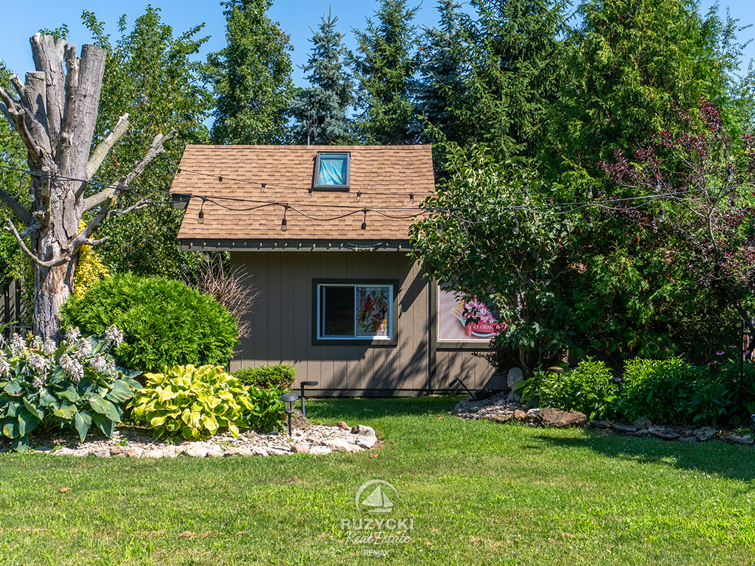11679-belleview-beach-rd-wainfleet_16 backyard cookhouse of 11679 belleview beach rd wainfleet