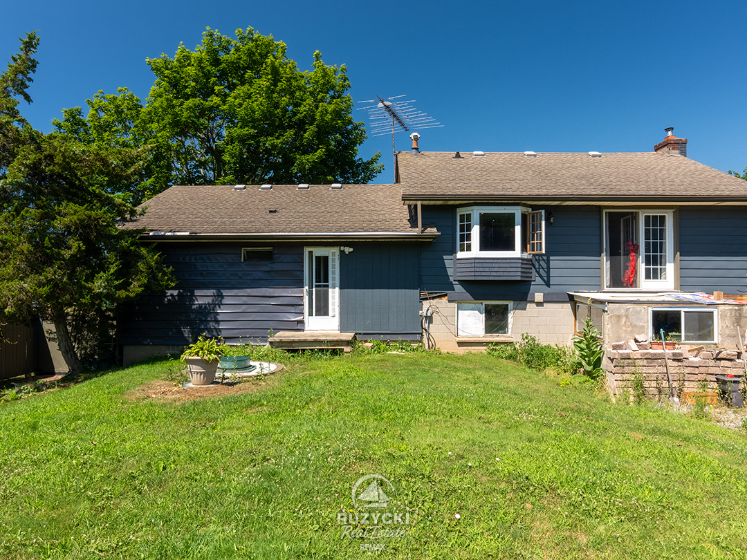 11679-belleview-beach-rd-wainfleet_31 rear exterior of 11679 belleview beach rd wainfleet