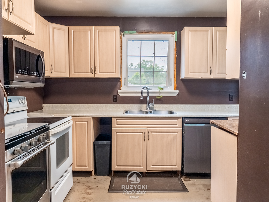 11679-belleview-beach-rd-wainfleet_32 kitchen of 11679 belleview beach rd wainfleet