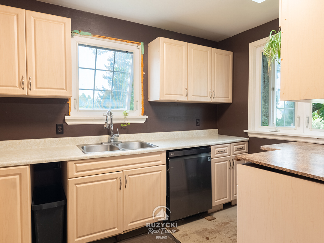 11679-belleview-beach-rd-wainfleet_33 kitchen of 11679 belleview beach rd wainfleet