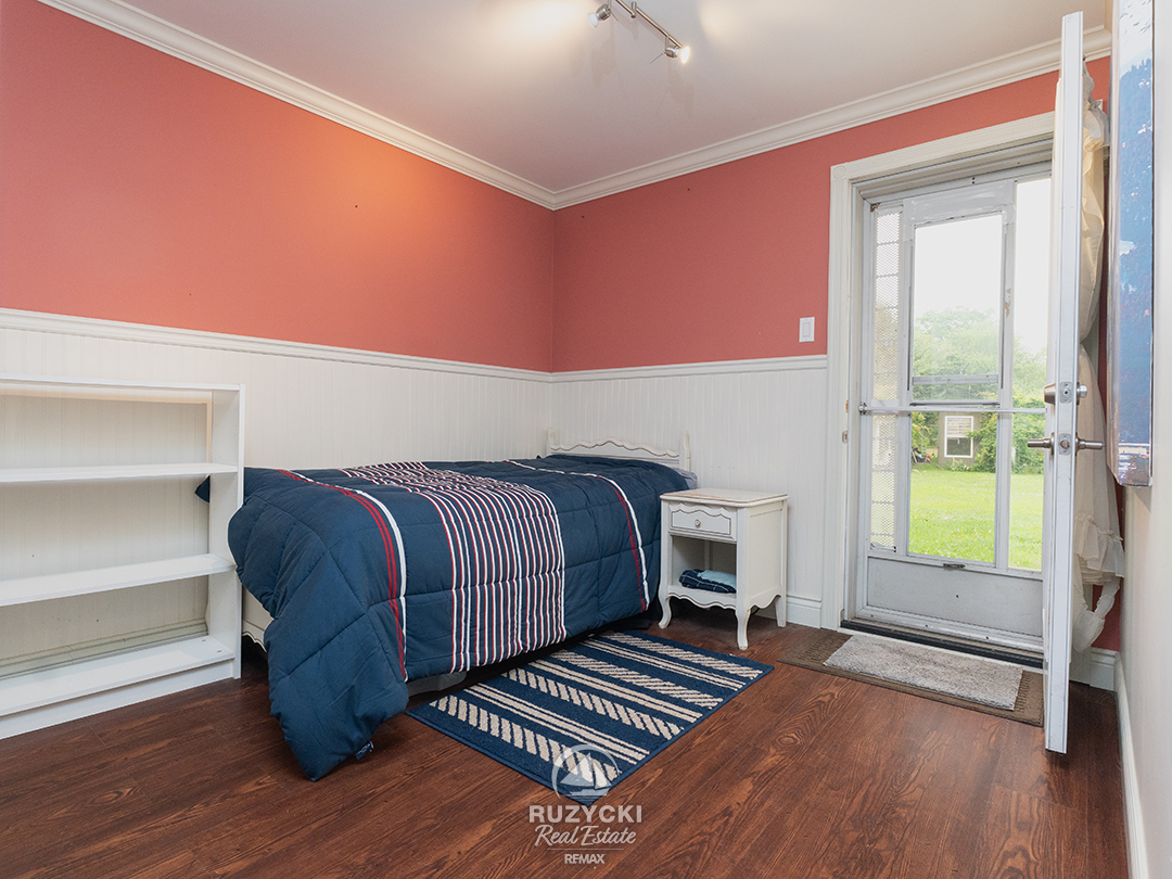 11679-belleview-beach-rd-wainfleet_40 bedroom with backyard access of 11679 belleview beach rd wainfleet