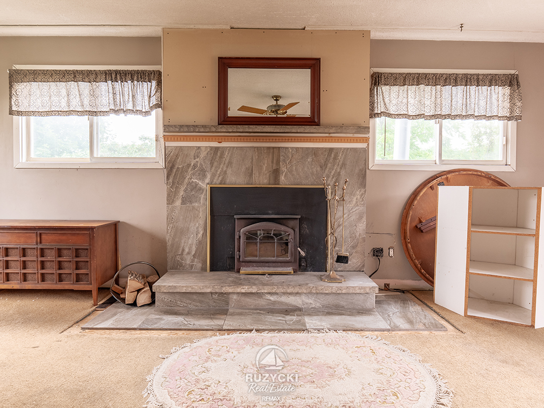 11679-belleview-beach-rd-wainfleet_52 living room fireplace of 11679 belleview beach rd wainfleet
