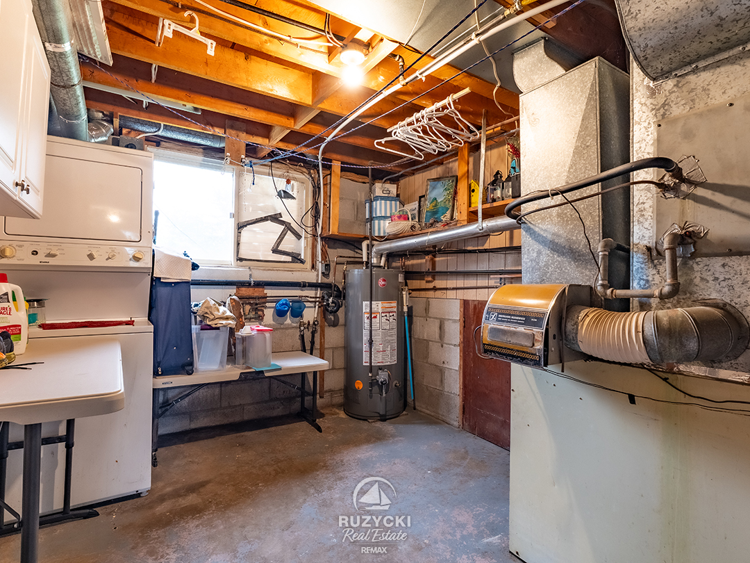 11679-belleview-beach-rd-wainfleet_57 basement laundry of 11679 belleview beach rd wainfleet