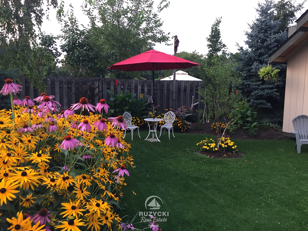 11679-belleview-beach-rd-wainfleet_84 backyard of 11679 belleview beach rd wainfleet in summer