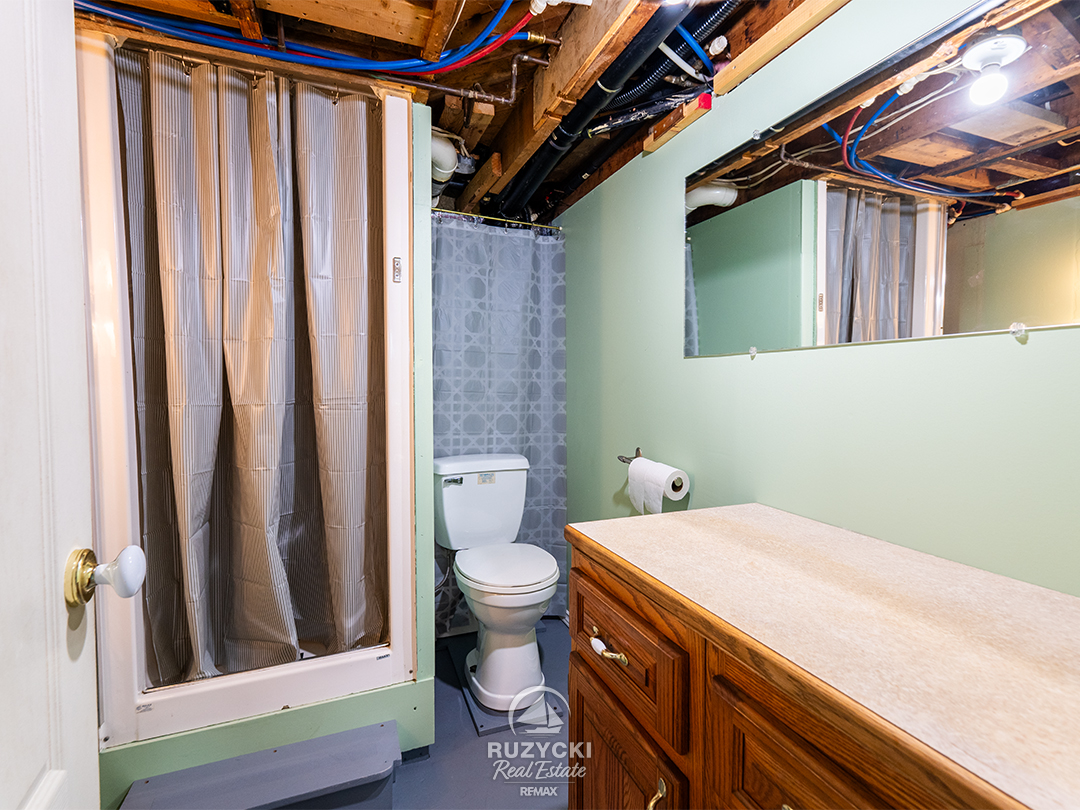 160-barrick-rd-port-colborne_04 basement 3 piece bathroom of 160 barrick rd port colborne