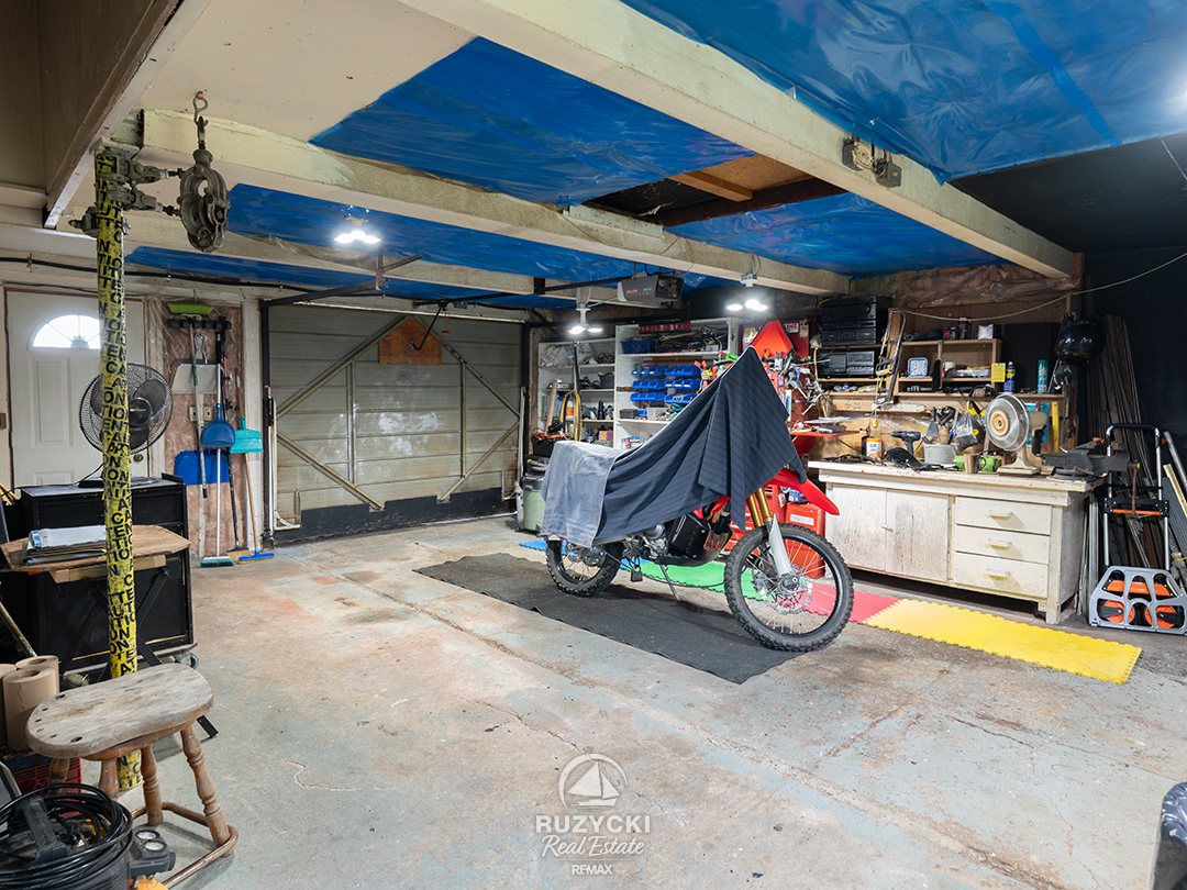 160-barrick-rd-port-colborne_31 garage interior of 160 barrick rd port colborne