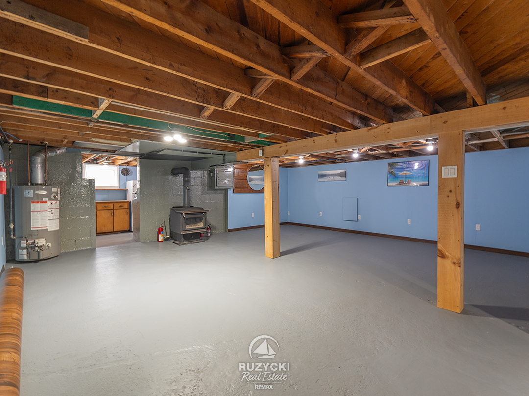 160-barrick-rd-port-colborne_42 basement rec room of 160 barrick rd port colborne