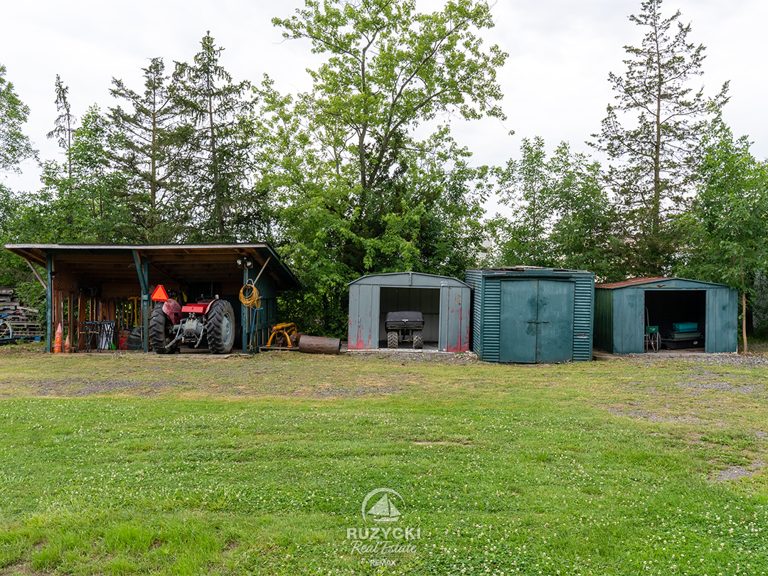 160-barrick-rd-port-colborne_46 backyard storage of 160 barrick rd port colborne