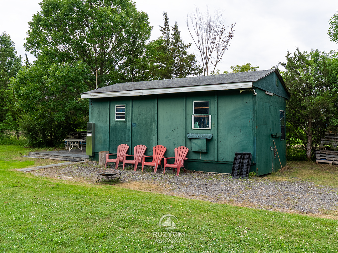 160-barrick-rd-port-colborne_47 green outbuilding at 160 barrick rd port colborne