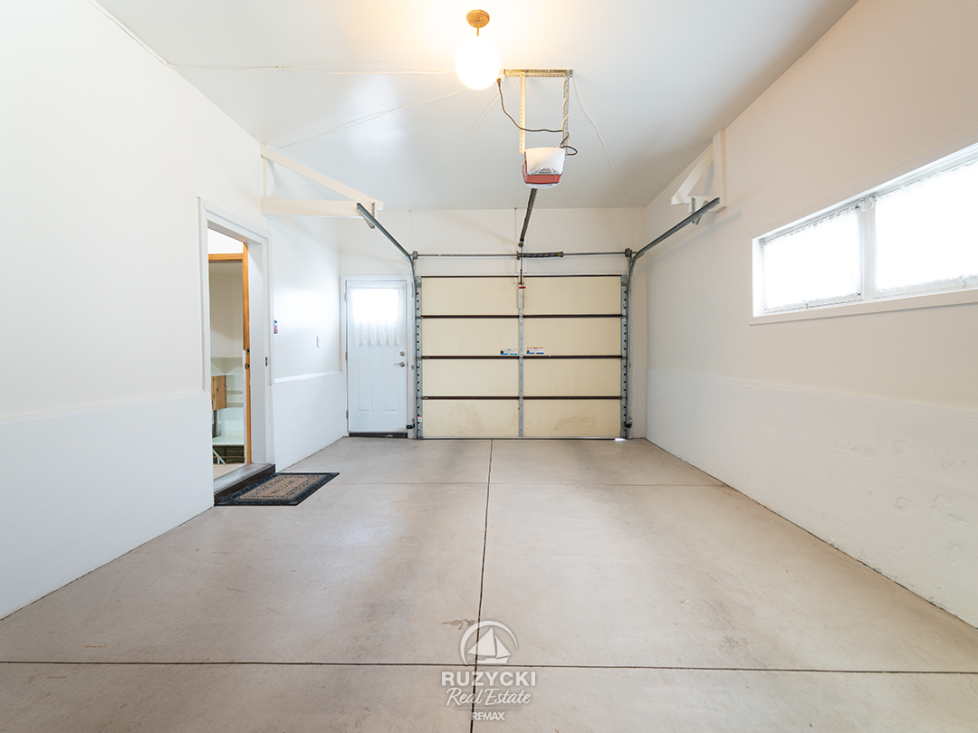 167-wellington-st-port-colborne_35 Interior of attached garage at 167 Wellington St Port Colborne for sale