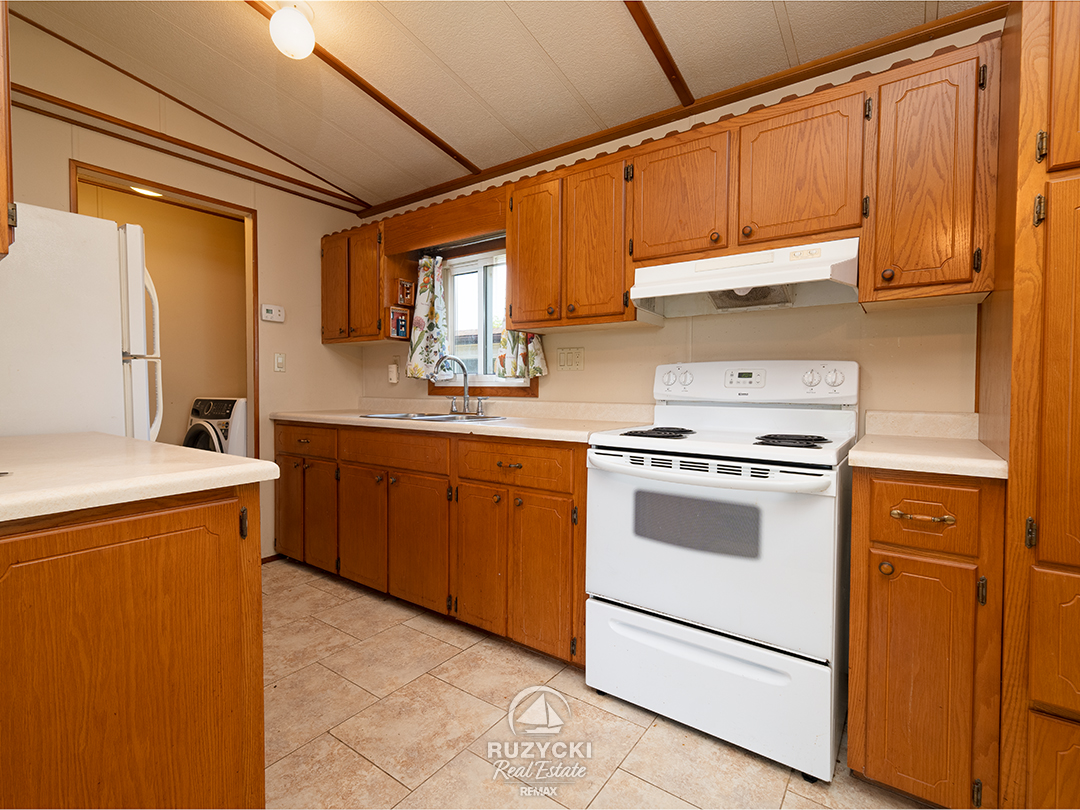 1-3033-townline-rd-stevensville_12 kitchen of 3033 townline rd unit 1 stevensville