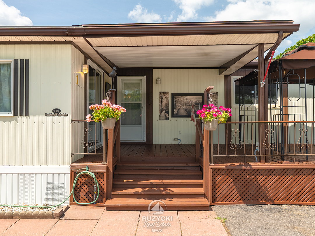 1-3033-townline-rd-stevensville_42 covered front porch with gazebo of 3033 townline rd unit 1 stevensville