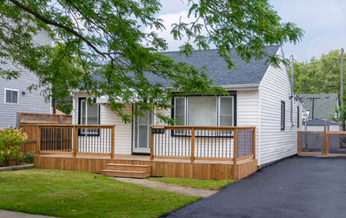 front exterior of 406 dieppe st welland