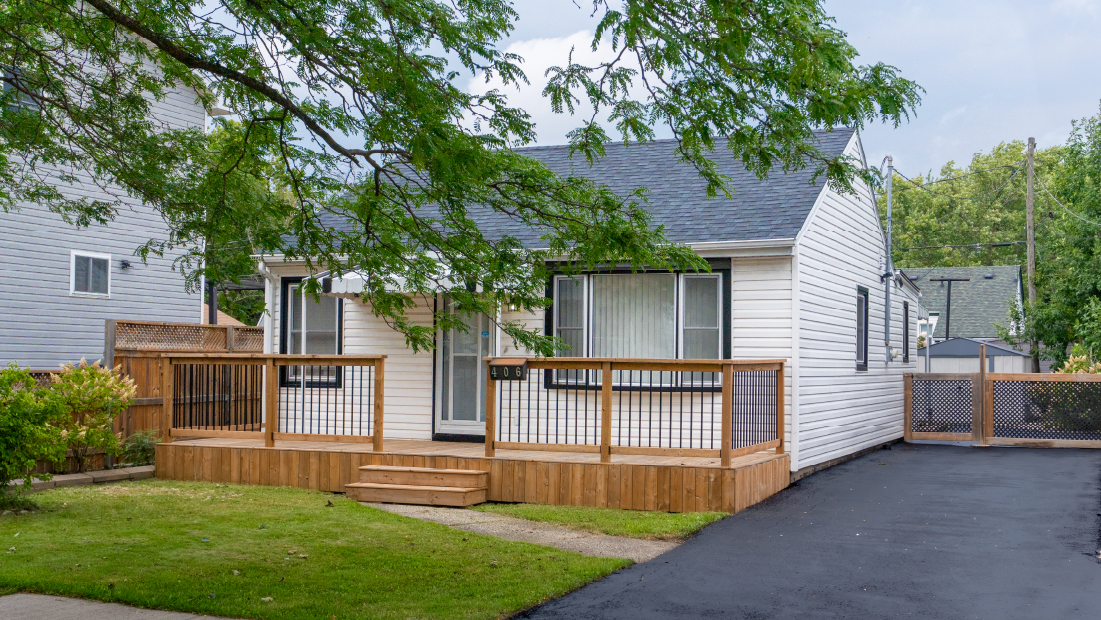 front exterior of 406 dieppe st welland