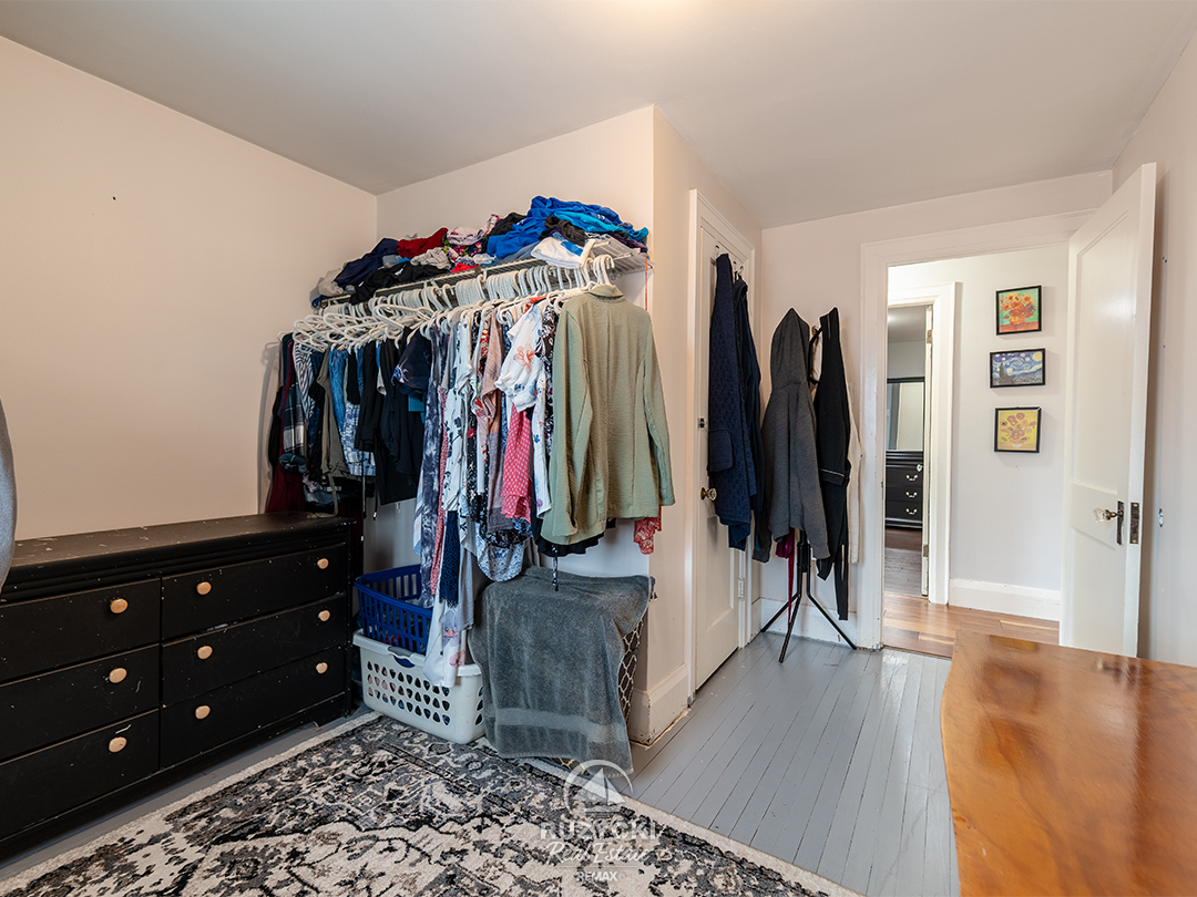 66-neff-st-port-colborne_41 bedroom/walk-in closet of 66 neff street port colborne